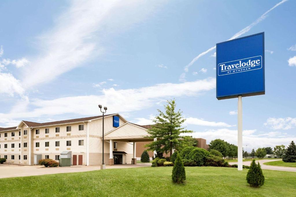 Travelodge by Wyndham Clinton Valley West Court Main image 1